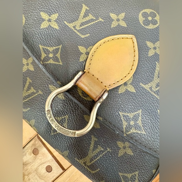 Louis Vuitton Vintage St Cloud PM in Monogram Crossbody Bag - Picture 9 of 16